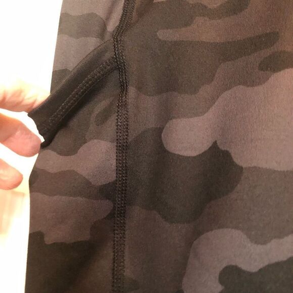 IDEOLOGY - L Sz XS Compression Active 7/8 Ankle Leggings in Camo Black. NWT! - Picture 6 of 14